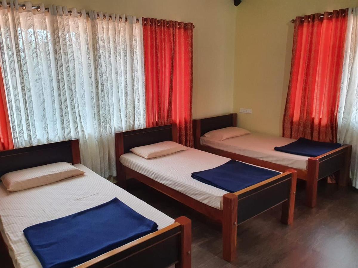 Foothills Homestay *